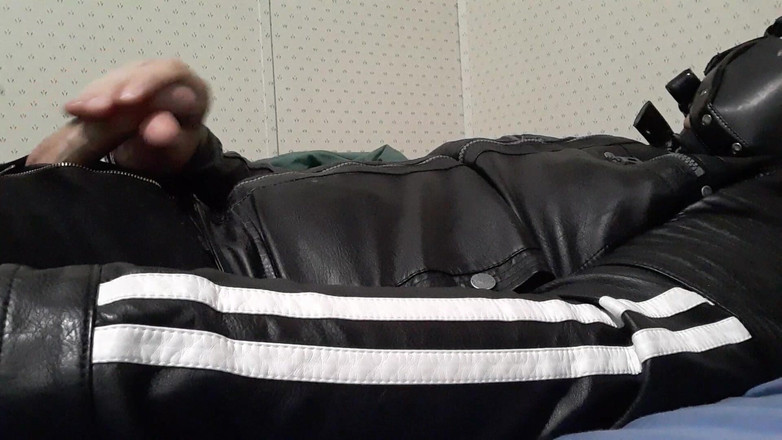 Rusty Sunnybrook: 同性恋皮衣骑自行车者fag撸管和射精