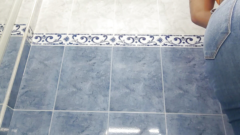 Katrina4deluxe: 相机记录继母的小便大喷射