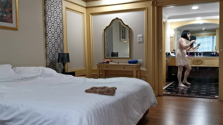 Sissy Cummy Lingerie: Le Réveil Matinal De La Salope Sissy Michelle À L’hôtel De...