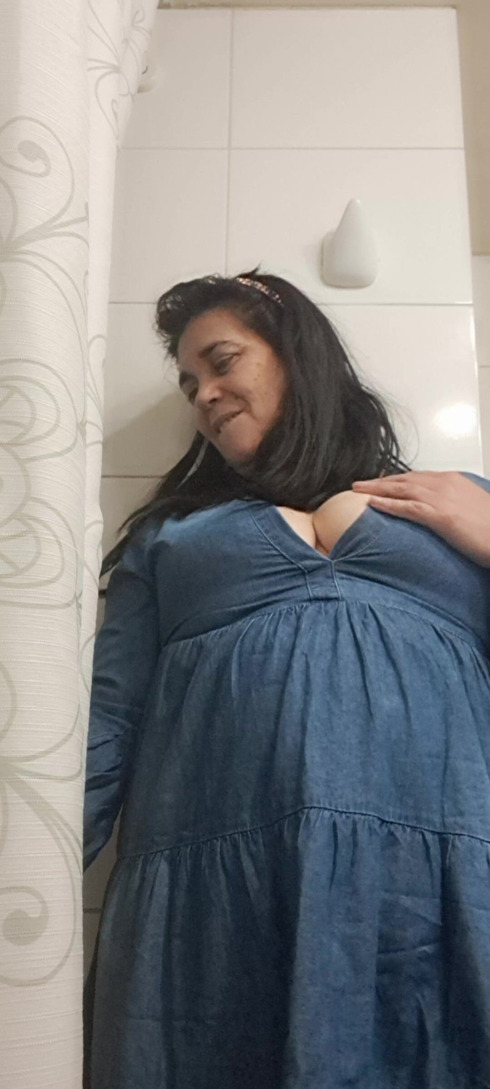 Mommy big hairy pussy: 화장실에서 나를 보고 싶어, 난 섹시해