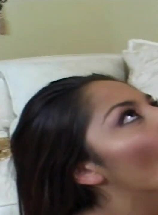 Chica Suicida DVD: Hermosa latina se inclina para una dulce follada y bebe...