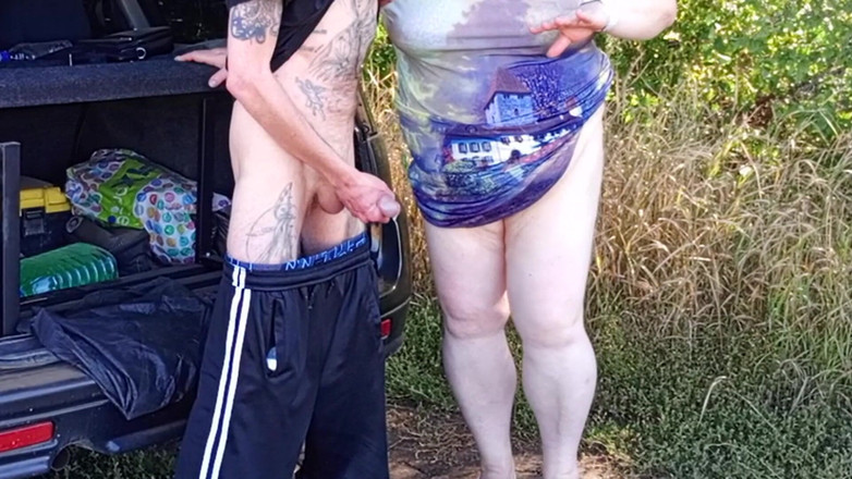 Zona901: 在公园里，我后入我的继母的阴户，然后在她的嘴里，一分钟内射两次