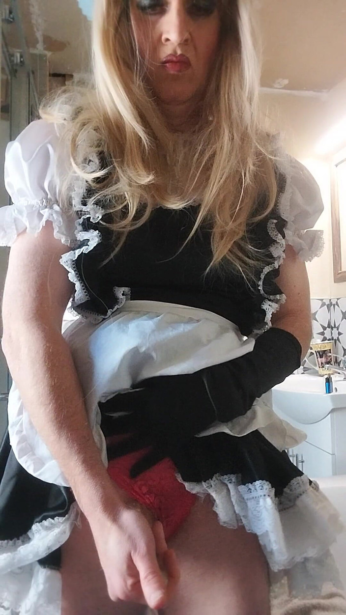 Cindy Belfast: Safada maricas- empregada goza de plantão