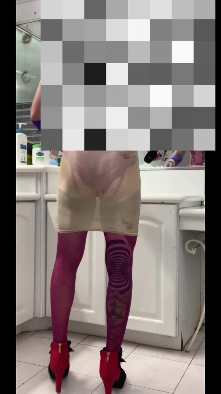 Benito414: Stoking waria seksi dengan lingerie seksi lagi asik ngentot dildo...