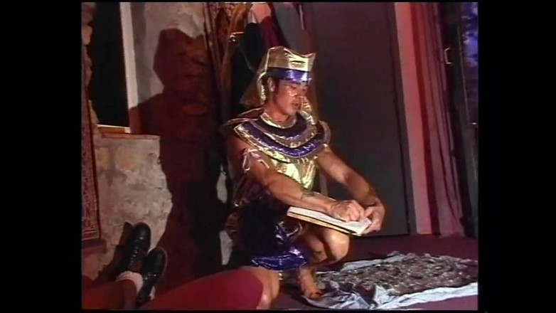 Vintage megastore: Італійська вінтажна оргія з сексуальними повіями, які трахають свою пизду жорсткими великими членами