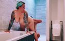 Elizabeth Hunny: Real Couple Have Fun in the Shower Together