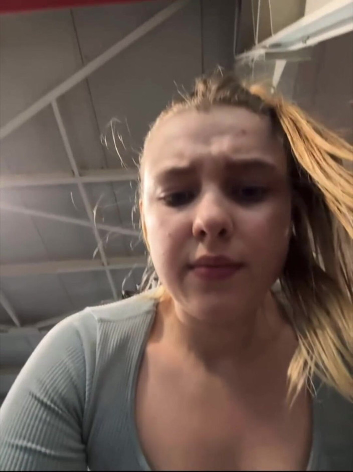 JuiceLussie: Masturbate in the Gym so Hard