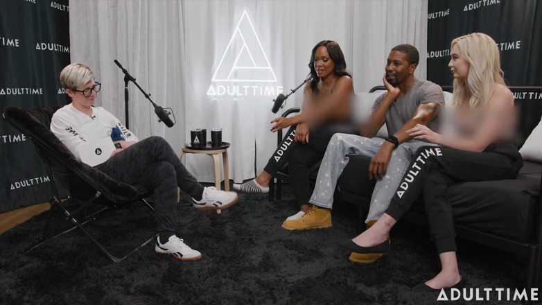 Adult Time Podcast: Pornstars 팟캐스트 3-way! | 렉시 로어, 이시아 맥스웰, 그리고 아우구스트 스카이 | 성인 시간 팟 캐스트