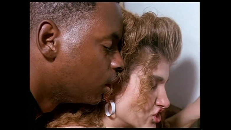 Vintage megastore: Груповуха молодих вінтажних повій з волохатою пиздою в оточенні чудовищних членів