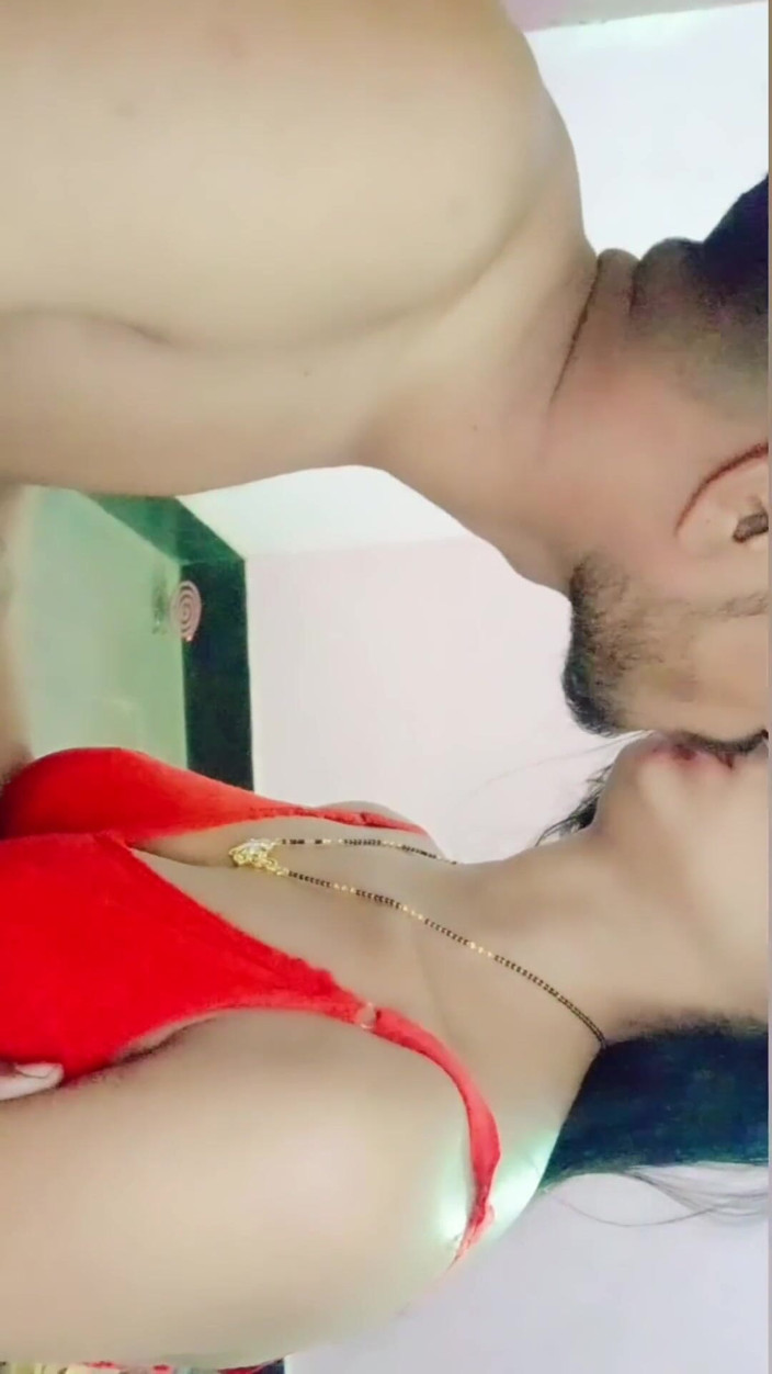 Raghav: Newely Married College Girl Parul Baby First Viral Sex Video