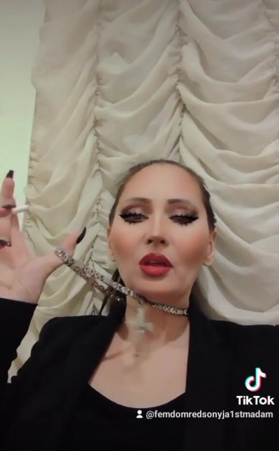 Dominatrix Redsonyja: Из моей кровати для тебя, богиня Красная Соня, всегда думай, кто мое хорошее животное. Наслаждаться