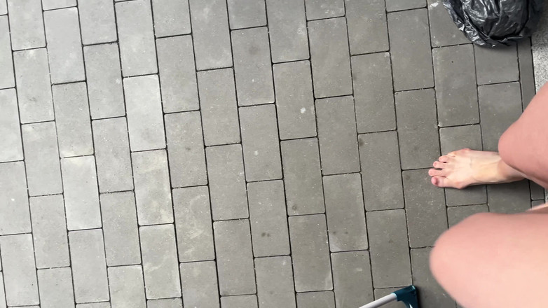 Feet: Berjalan Tanpa Alas Kaki Di Atas Rumput