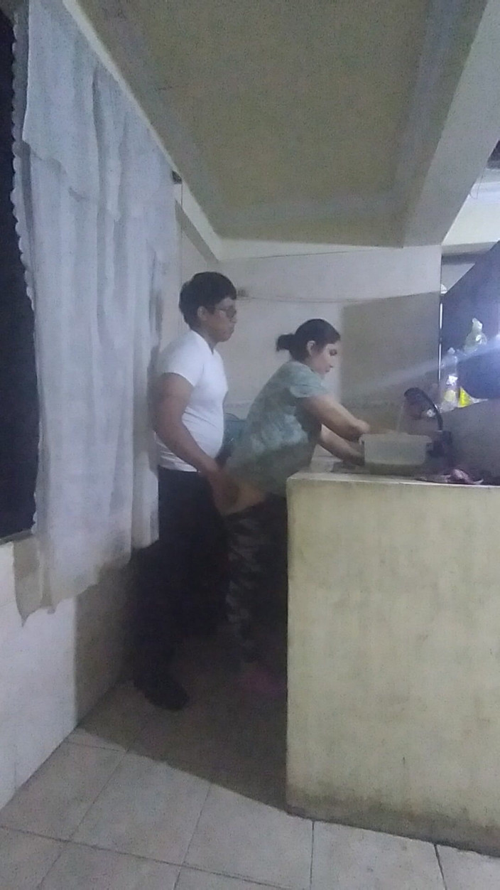 E-Alfa: Une soubrette se fait gifler dans la cuisine par son...