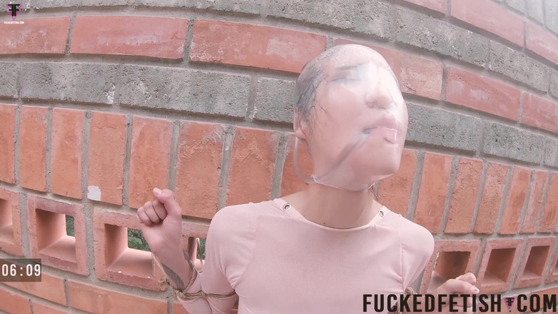 Fucked fetish: Verzweifeltes kondom atemspiel mit voller bondage-tasche, orgasmen