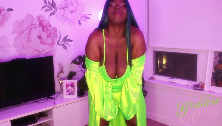 Goddess Marley: Green Turns Me on