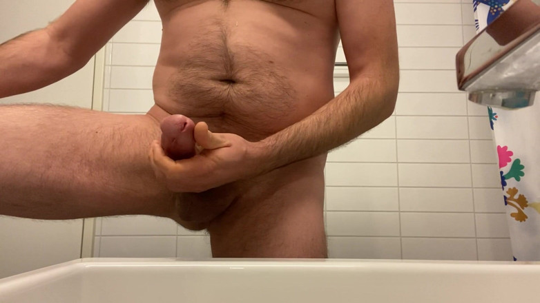 Beardedcummer: Nice cumshot from a hairy bear