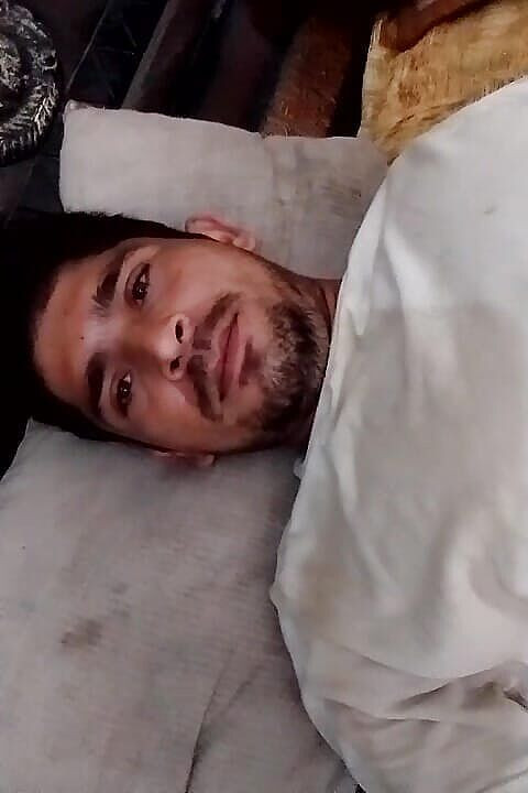 Gangbang straight: Fofa massagem com três mamilos no quarto de Neha