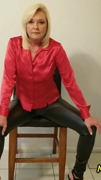 The Masturbation Chair with Ms Paris Ros