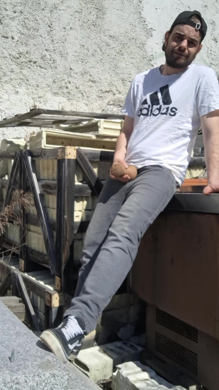 jerkofflover: Edificio industrial al aire libre