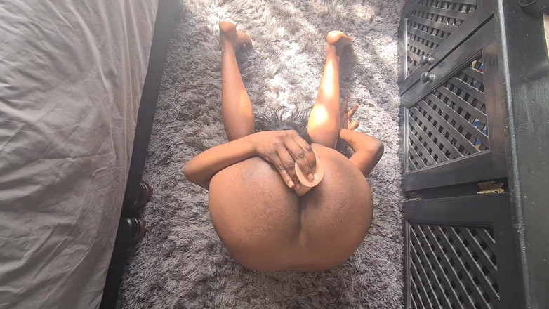 domslutfucker: Индийская шлюшка дези трахает свое темное очко дилдо