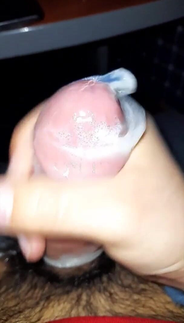 Anonihotch: Masturbación con condones