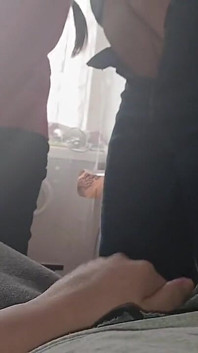 Masturbujeme trojku a stříkáme v našich šatech