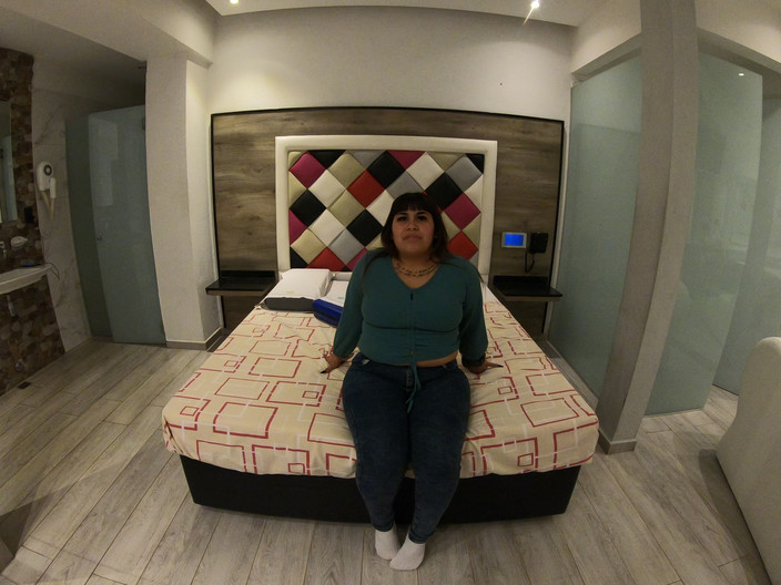 DiablaLatinaTour: Argentinská brunetka nahrává své první porno video