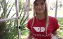 Doorsmash: Rubia Daisy Lavoy entrega su apretado coño a un rey...