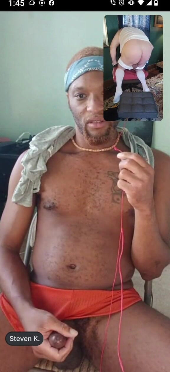 beardaddychub: Beccato a masturbarsi in cam