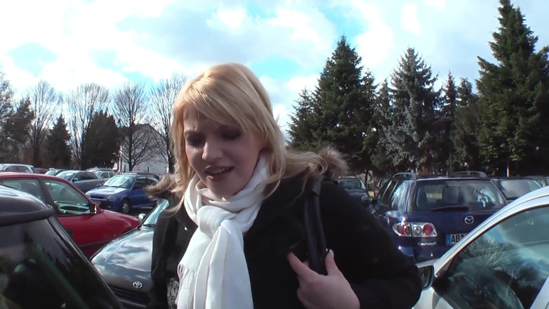 Flash Model Amateurs: Picking up bbw blonde on the parking