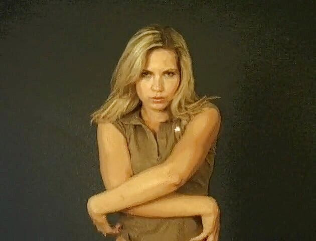 Flash Model Amateurs: Lákavá blondýnka se ráda svléká před kamerou