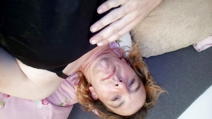 Leatransteen: Leatransteen stříká na černou saténovou sukni