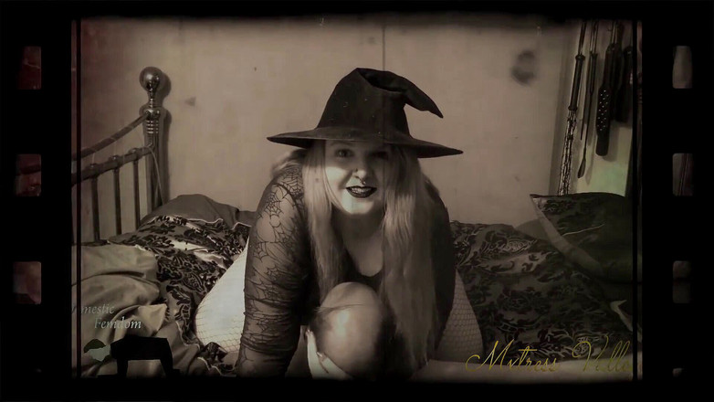 Mxtress Valleycat: Vrăjitoarea mare și frumoasă stând pe față