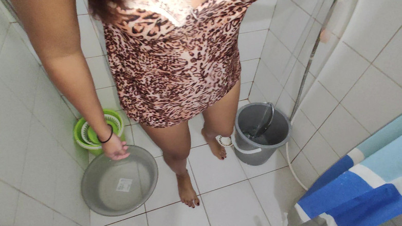 MyFilipinaGf: Une salope anale asiatique veut une douche dorée