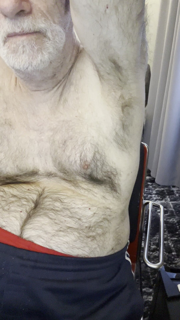 Coach Karl dude lodge: Trainer Karls pelzige achselhöhlen