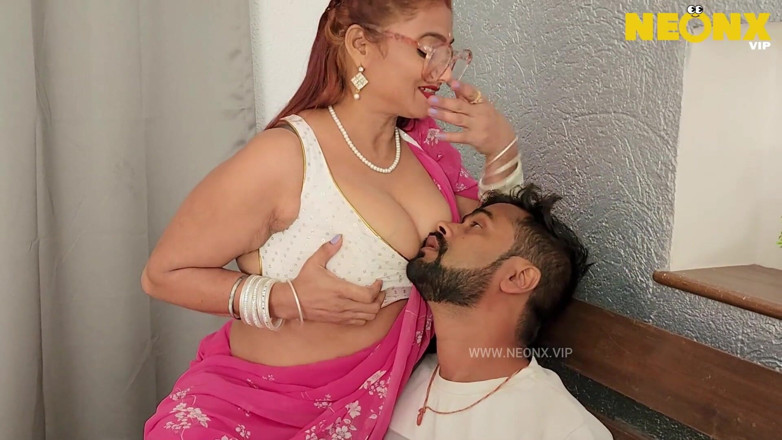 NeonxOTT: Hot MILF Roza Teacher Sex with Her Student