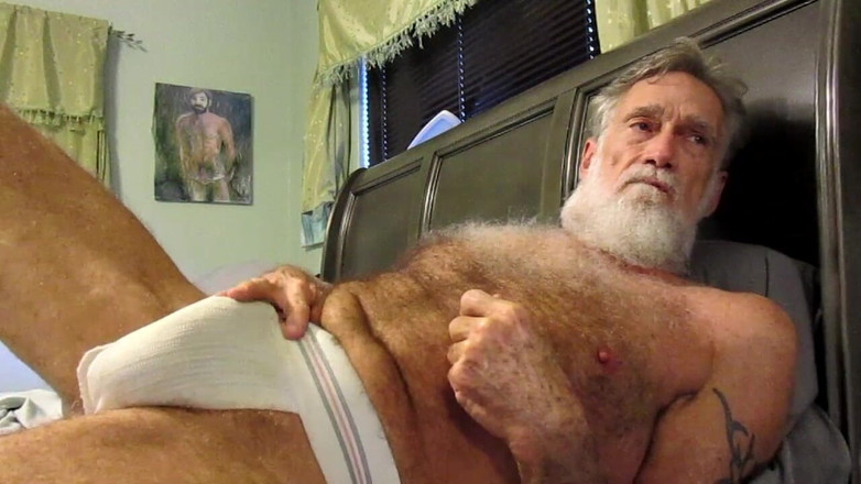 Mr hairy gardener: Papà con sospensore