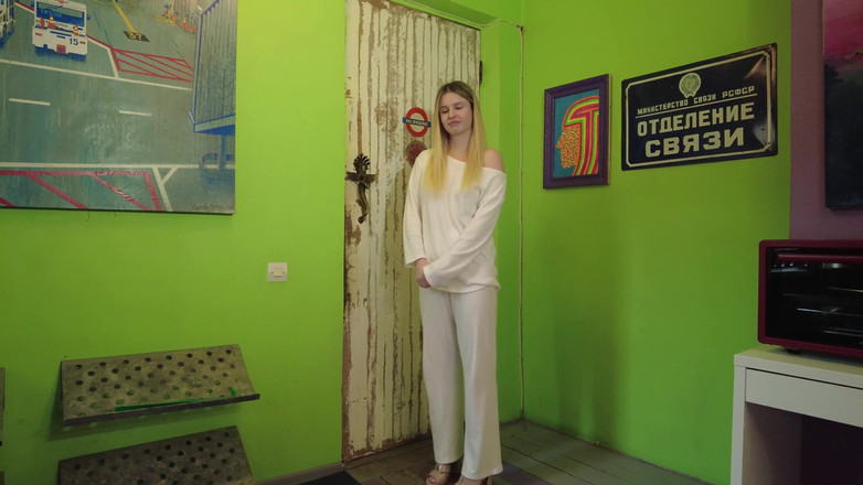 Oopsmodels: Il patrigno incontra la figliastra calda che è venuta al mattino...