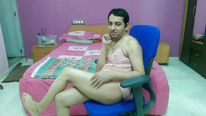 Cute & Nude Crossdresser: Сексуальный сисси кроссдрессер Sweet Lollipop в сексуальном нижнем белье и стрингах.