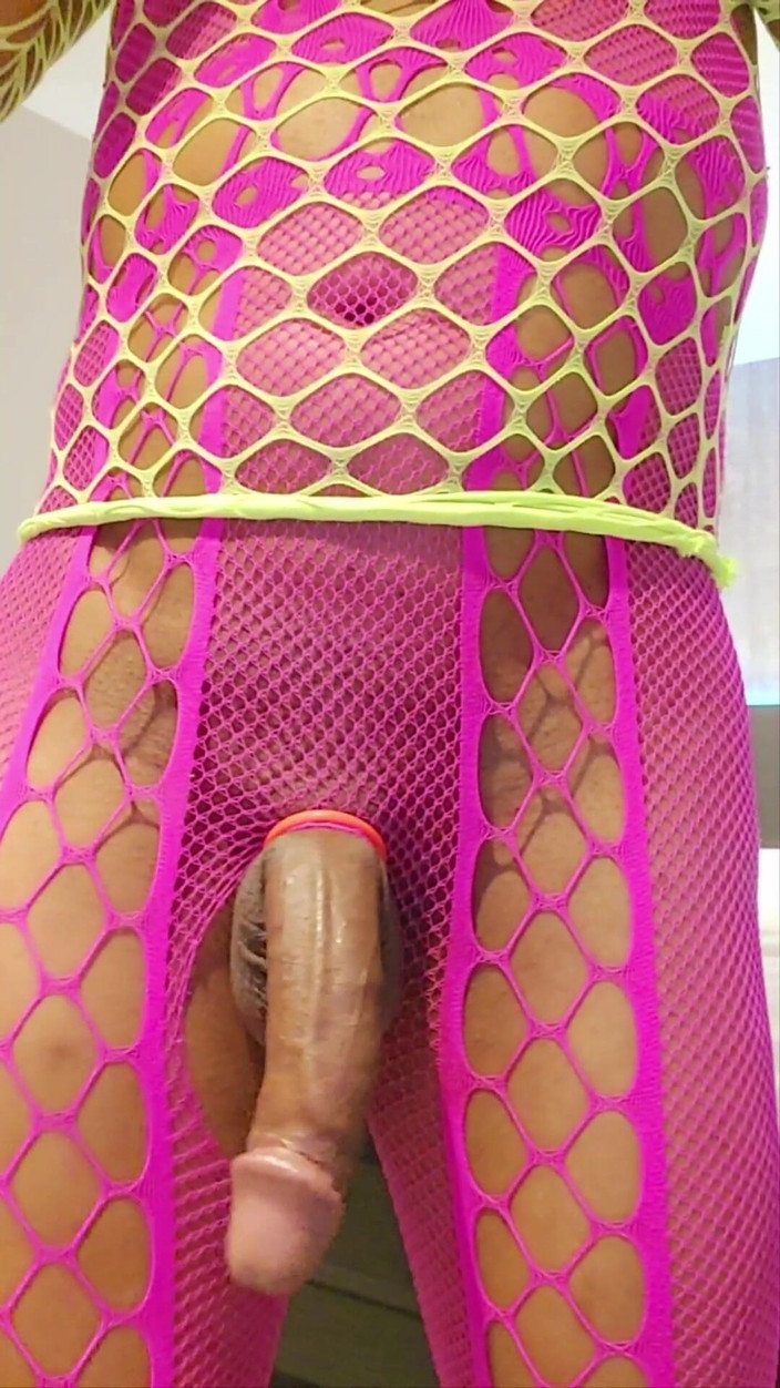 Milah CrossxxX: Můj soused mě uráží a plive na mě před předními...