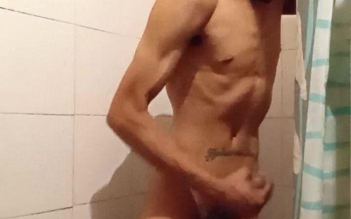 David 22 cm: Jhoan Masturbates in The Shower