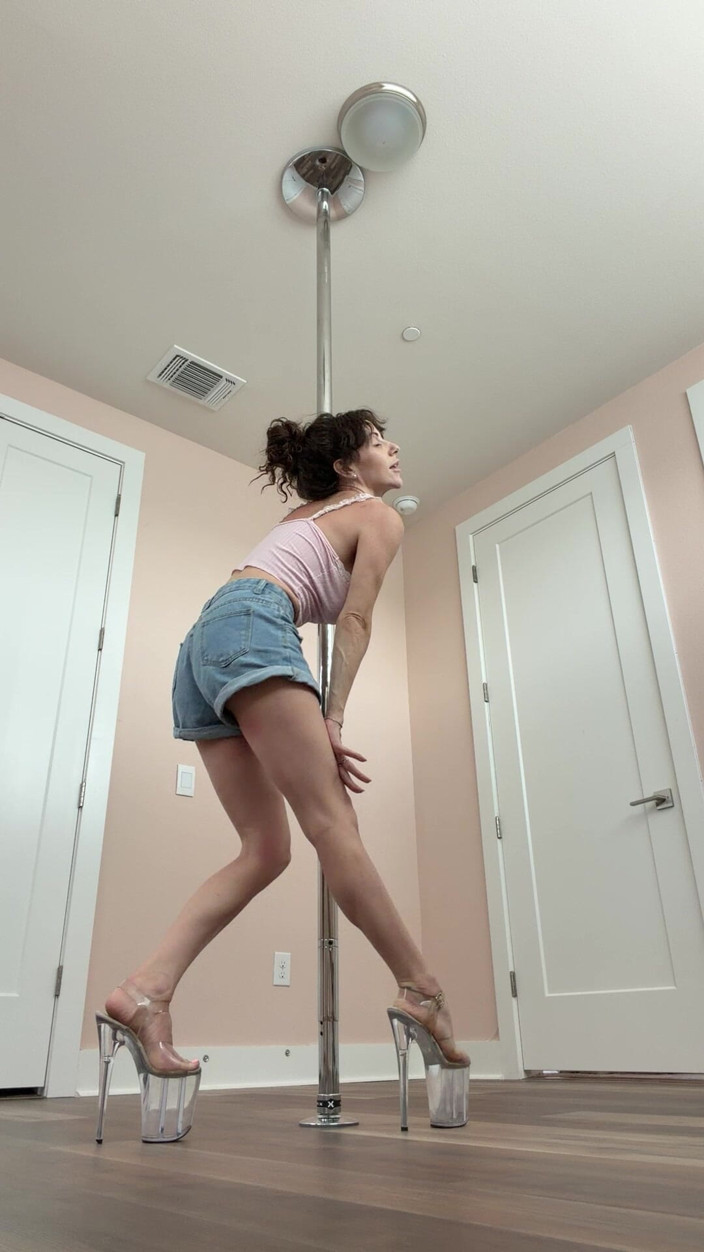 SavvyStar: Havin a Ball Dancing to Oldies