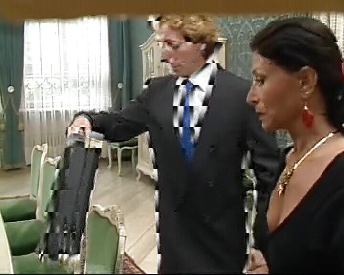 German amateur couples: 쪼이는 구멍으로 하드코어한 곡괭이를 기쁘게 하는 두 명의 독일 여성