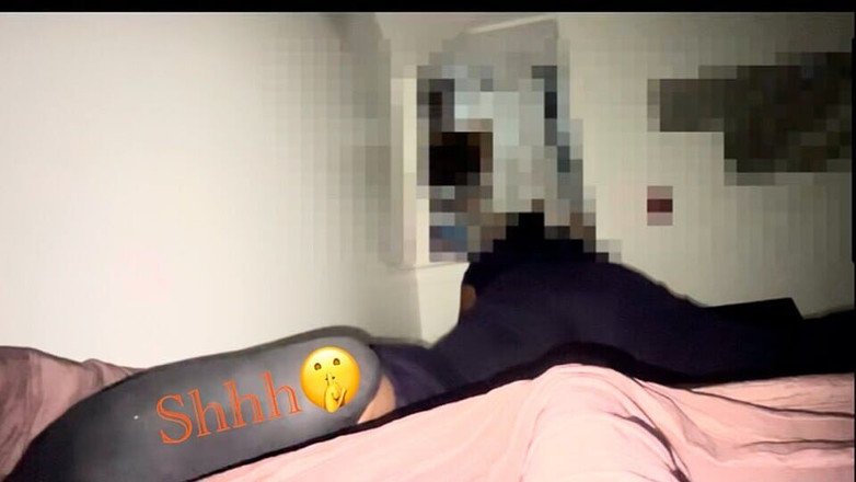 Anye Meshell: Můj spolubydlící