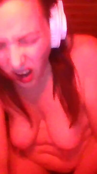 An Amazing Orgasm with My Clit Sucker