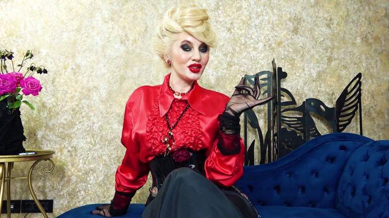 Goddess Celine: Besos de lápiz labial rojo de Halloween