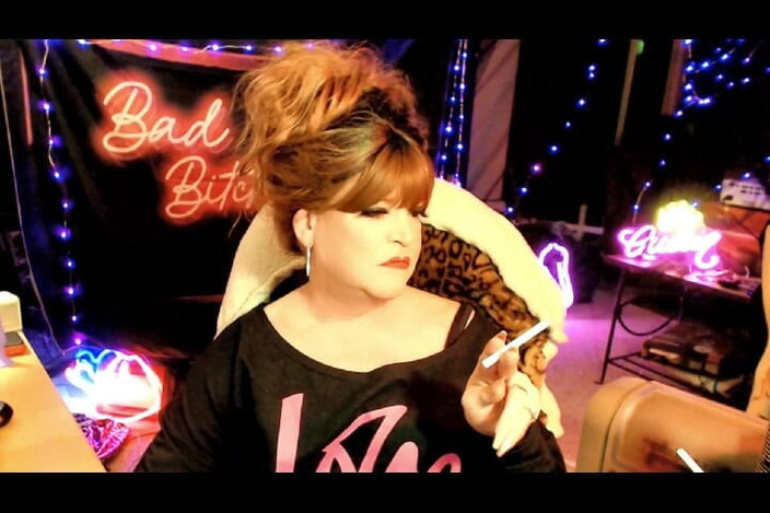 FemmeCheri120: Chit Chat