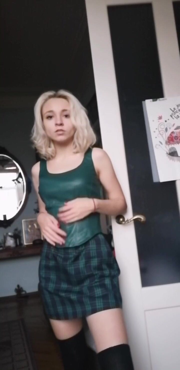 Barbie_princesslike: Striptis cantik di rumah