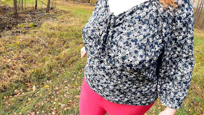 Bouncy Tits Action: Oprzej się na drabinie i wyprzej cycki