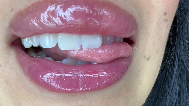 Asmr_mouth: Punto di vista piccolo: la gigantessa ti vuole in bocca